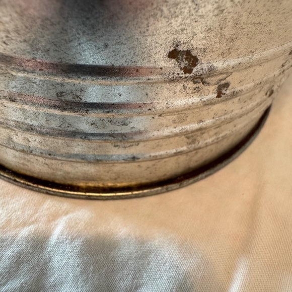 Bromwell’s vintage 5 cup hand sifter - Picture 6 of 8